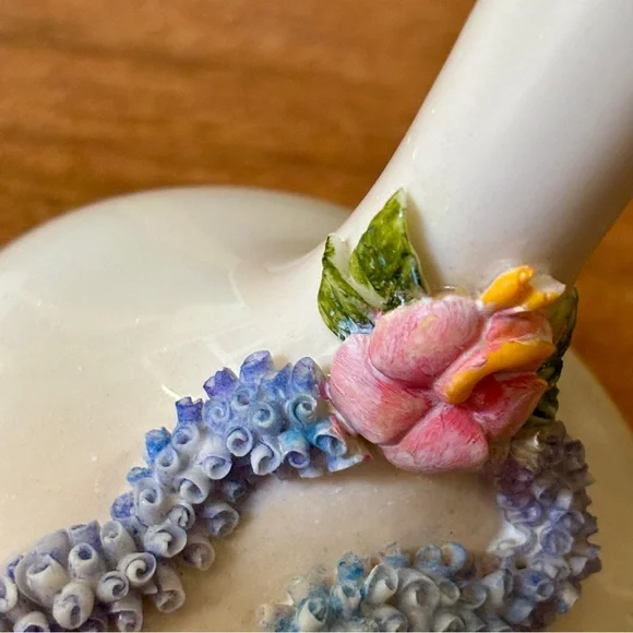 Vintage Dorothy Okumoto Signed Porcelain Bud Vase RARE Hand Painted Flowers - Picture 3 of 8